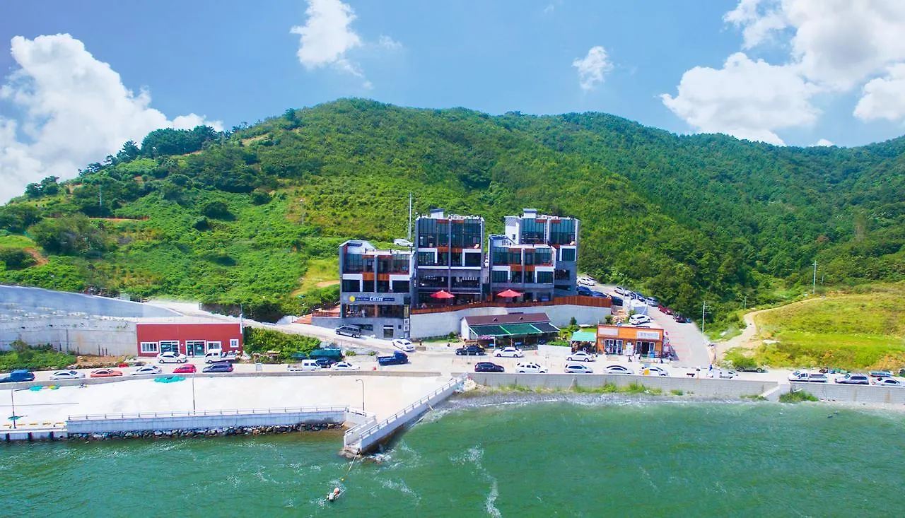 Sun & Moon Poolvilla Busan 0*,